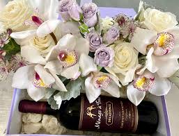 With notes of white flowers, red berries and a hint of grapefruit, it's said to make a great. Romantic Bouquet Of Flowers With A Wine Kiss In Clearwater Fl Art Le Fleur Flowers And Gifts