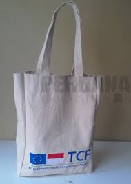 Kain jenis berikut ini amat fleksibel sehingga gampang untuk dibikin sebagai berkembang aneka jenis kreasi serta sesuai. Cara Membuat Tas Dari Kain Blacu Menarik Perdana Goodie Bag