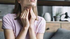 Cara mengempiskan mata bengkak akibat bakteri konjungtivitis dengan menggunakan salep mata antibiotik dan obat tetes mata. Muncul Benjolan Di Bawah Dagu Kenali Penyebab Dan Waktu Yang Tepat Memeriksakannya Ke Dokter Tribun Bali