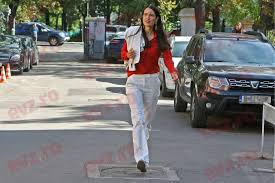 134,773 likes · 20,997 talking about this. Clotilde Armand Solange Ich Burgermeister Bin Sollten Die Burger Fur Ihre Mull Und Schneeraumung Bezahlen Nach Welt