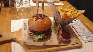 Stadio are un meniu simplu in stil italian dar cu inspiratii si influente din traditiile bucatariei romanesti. Stadio Restaurant Cu Atrium Picture Of Stadio Bucharest Tripadvisor