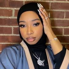 Allie Angell's Instagram, Twitter & Facebook