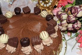 Pralinen, erfunden in der zeit des sonnenkönigs ludwig des xiv, gelten als hohe kunst der schokoladenerzeugung. Kochbuch Cognac Pralinen Tortekochbuch Cognac Pralinen Torte