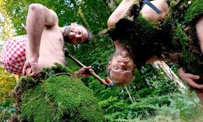 Guillaume mouton, globetrotteur de l'émission « nus et culottés », diffusée sur france 5. Nus Et Culottes Nans Et Mouts Sont De Retour A La Tele Cet Ete Actu Toulouse