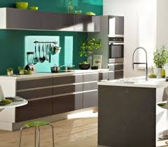 Peinture Cuisine Couleur Vert Emeraude Et Meubles Platine But Cuisine Americaine Meuble Cuisine But Cuisine Contemporaine