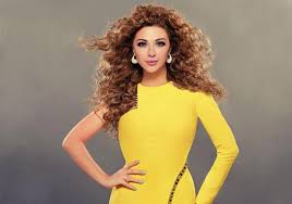 ميريام فارس ولدت في (3 من مايو 1983)، هي مغنية وفنانة استعراضية وممثلة لبنانية. Ù…ÙŠØ±ÙŠØ§Ù… ÙØ§Ø±Ø³ ØªØ­Ø¯Ø« Ø¬Ø¯Ù„Ø§ Ø¨Ø¬Ù„Ø³Ø© ØªØµÙˆÙŠØ± Ø­Ø¯ÙŠØ«Ø© Ù…Ø¹ Ø§Ø¨Ù†Ù‡Ø§