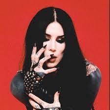 Elisha Holland's Instagram, Twitter & Facebook