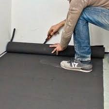 Realiser La Pose Flottante De Lames Stratifiees A Emboiter Pose Parquet Stratifie Pose Sol Stratifie