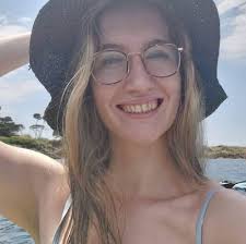 Jane Loughman (@queenofquirk)