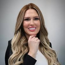 Tracey Bray's Instagram, Twitter & Facebook