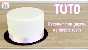 Comment Recouvrir Parfaitement Un Gateau De Pate A Sucre Tuto Cake Design Gateau De Pates Gateau Pate A Sucre Pate A Sucre