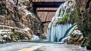 Cascada bigar a fost desemnata locul 1 in topul cascadelor unice in lume de catre the world geography, una dintre cele mai apreciate reviste de geografie. Galerie Foto Cascada BigÄƒr Una Dintre Cele Mai Frumoase Din Lume Este IngheÅ£atÄƒ