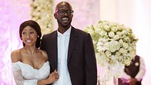 Güney afrika televizyon dizisi tshisa'daki çığır açan rolü ile tanınır. Enhle Mbali Opens Up On Cheating Scandal And Black Coffee Sex Tape