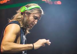 ˌpjɛːʁ daˌviːd gɛˈta) ist ein französischer dj und musikproduzent. David Guetta Grosse Gewicht Korperstatistik