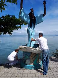 Yemayá, o jemanjá, también llamada yemanyá (yemọya en nigeria, iemanjá o aún dona janaína en brasil; Imagem De Iemanja E Alvo De Vandalismo Em Florianopolis Santa Catarina G1
