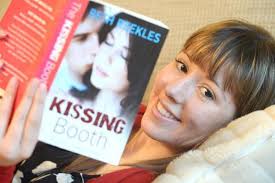 El stand delos besos 2 espanol 1080p hd y latino. La Historia Detras De El Stand De Los Besos The Kissing Booth