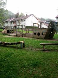 Albstadt ist die größte stadt im zollernalbkreis und wurde 1975 auf grund der gebietsreform neu gebildet. Spielplatz Im Weiherwuhr In Albstadt Ebingen Spielplatznet De