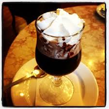 Bicerin Boisson Chaude Au Chocolat Cafe Espresso Et Creme Fouettee Creme Fouettee Cuisine Et Boissons Alimentation