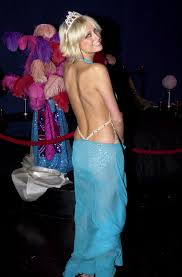 Here are 14 ways paris hilton influenced the '00s you and why her inspo remains relevant. Paris Hilton Ihre Legendarsten Outfits Der Fruhen Nuller Jahre Vogue Germany