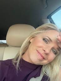 Becky Lanham's Instagram, Twitter & Facebook