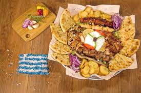 Experientele frumoase de la marea neagra, au patruns in bucuresti odata cu deschiderea noii locatii nikos greek taverna. Nikos Greek Taverna Bucuresti Restaurant Grecesc Restocracy