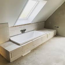 Eine duschnische ist eine feine sache, bietet sie doch eine ablage für shampoo oder duschgel, ohne dass sie zusätzlich. Die Mauern Um Die Badewanne Herum Stehen Hier Werden Wir In Die Sterne Schauen Endlich Haben Wir Eine Grosse Abl Badewanne Ablage Badezimmer Design Badezimmer
