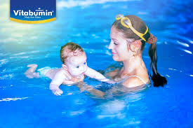 Lifia niala berenang asyiknya kolam renang anak bayi plastik murah. Mau Mengajak Anak Berenang Perhatikan Tips Sebelum Anak Berenang Ini Yuk Bunda Vitabumin