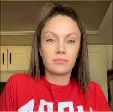 Gina Bench's Instagram, Twitter & Facebook