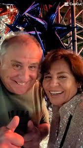 Que 2025 se despeça com gratidão e que 2026 chegue trazendo paz, saúde,  amor e novos motivos para sorrir. Que nossa amizade e nossa família sigam  sendo refúgio, força e alegria. Feliz novo ano! ...