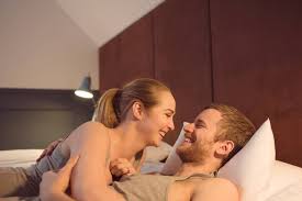 Andererseits gibt es stellungen, die dich auch bei vorzeitigem samenerguss länger durchhalten ich bringe männern mit vorzeitigem samenerguss schon seit 6+ jahren bei, wie man im bett länger. Abnehmen Im Bett Die Besten Stellungen Zum Kalorienverbrennen