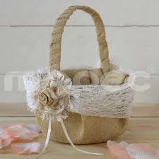 Todas ellas serán el contenedor ideal para recibir las. Cesta Con Tela Rustica Y Encaje Beige Para Arras O Petalos 11 28 Canasta Decorada Para Boda Canastas Para Boda Decoracion De Canastas