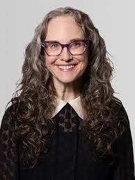 Heidi Crowe's Instagram, Twitter & Facebook