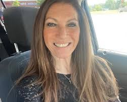 Karen Olinger's Instagram, Twitter & Facebook