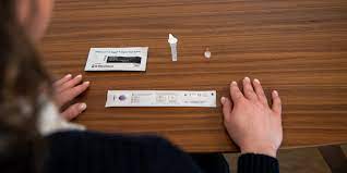 Allerdings ist bei der einreise aus einem virusvariantengebiet ist der test auch für geimpfte und genesene verpflichtend. Roche Corona Schnelltest Mit Nasenabstrich Zur Selbstanwendung