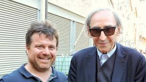 Il cantautore si è spento oggi nella sua residenza di milo, era malato da più di cinquant'anni di musica per il maestro franco battiato che è morto oggi all'età di 76 anni nella. Morto Franco Battiato Tra Gli Ultimi Ricordi Di Bologna Il Concerto Al Giardino Della Memoria Di Ustica