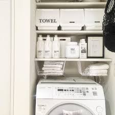 洗濯機の周りは洗剤や洗濯ものなどがあふれ ごちゃごちゃしたスペースになりがちですよね でも ちょっとした工夫やアイディアで 洗濯機周りもおしゃれな収納ができるようです 今回の kufura収納調査隊 は 収納上手な達人たちが実践している洗濯機周りの収納を