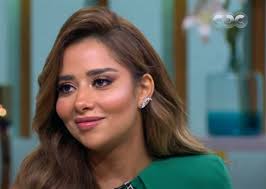 ظهرت بلقيس فتحي خلال الكليب بـ3 فساتين أنيقة من تصاميم حسين بظاظا، جاءت تناسب قوامها وأجواء الكليب التي تعتمد على الفانتازيا. X8pvvgwnqrfcym