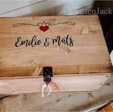 Top 30 Ideen Fur Das Perfekte Geschenk Zur Standesamtlichen Hochzeit In 2020 Geschenke Zur Standesamtlichen Hochzeit Standesamtliche Hochzeit Hochzeitsgeschenke Selbstgemacht