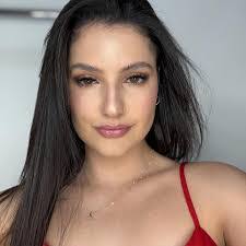 Amanda Santelli's Instagram, Twitter & Facebook