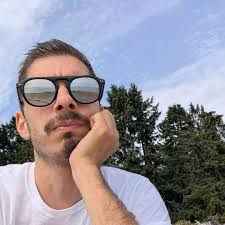 Any cleaning company here w/ carpet shampoo? Looking for a move out clean.  Pretty short notice though for tomorrow. 1400 sq.ft condo.