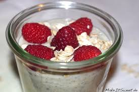 Fruhstucksjoghurt Rezept Mit Banane Und Chiasamen Makeitsweet De In 2020 Rezepte Mit Bananen Rezepte Fruhstuck