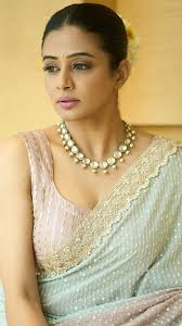 Priya Mani Raj: प्रियामणीचं हटके सौंदर्य, Glamorous अंदाजाने लावलं वेड