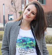 Being a writer myself, i find the writing of fancy most difficult. Szabo Erika Szeretnenk Kozelebb Hozni Egymashoz Az Embereket Ebben Segitenek A Versek Szemlelek