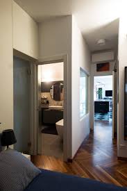 Camera da letto con cabina armadio: Camera Da Letto Con Bagno E Cabina Armadi Collegati Contemporaneo Camera Da Letto Altro Di Valerio Tunesi Houzz