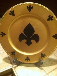 Black And Gold Charger Plates Fleur De Lis Charger Plate Black And Gold New Orleans Home Decor Kitchen On Etsy 8 00 Charger Plates Fleur De Lis Plates