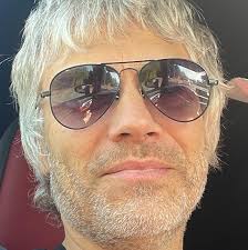 Yes I am this old! BOOM BOOM BOOM. Remember wearing a beeper and pulling  out the Alpine so nobody would steal it? NAE CRNNNENINN