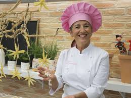 Hoy, nos ha acompañado en nuestra cocina con mikel iturriaga y david de jorge, el cocinero karlos arguiñano para presentarnos su nuevo librosabores de siempre, que recoge este tipo de platos. Hoy Cocinas Tu Bainet