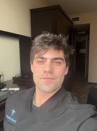 Howdy y'all, my name is Keenan! I'm 22 years old and from Portland, Oregon.  I just graduated from the University of Oregon and I'm moving to Chicago  for work. My plan is