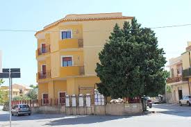Cucina/soggiorno con bagno al primo livello. In Affitto Trilocale Corso Giulio Cesare 5 Belvedere Siracusa Ristrutturato Secondo Piano Riscaldamento Autonomo Rif Ri 73000tz