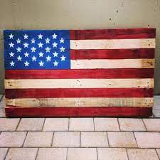 Making an american flag pallet is nothing new. Diy Paletten Flag Ideen Palettede Com American Flag Pallet Pallet Flag Pallet American Flag